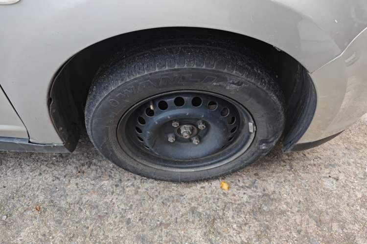 Used Venucia D50 2015 1.6L Automatic Fashion Edition Right Front Wheel Hub