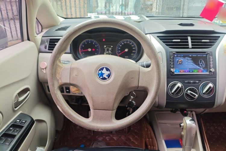 Used Venucia D50 2015 1.6L Automatic Fashion Edition Steering Wheel