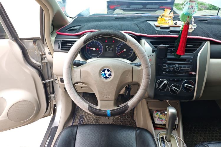 Used Venucia D50 2015 1.6L Automatic Fashion Edition Steering Wheel