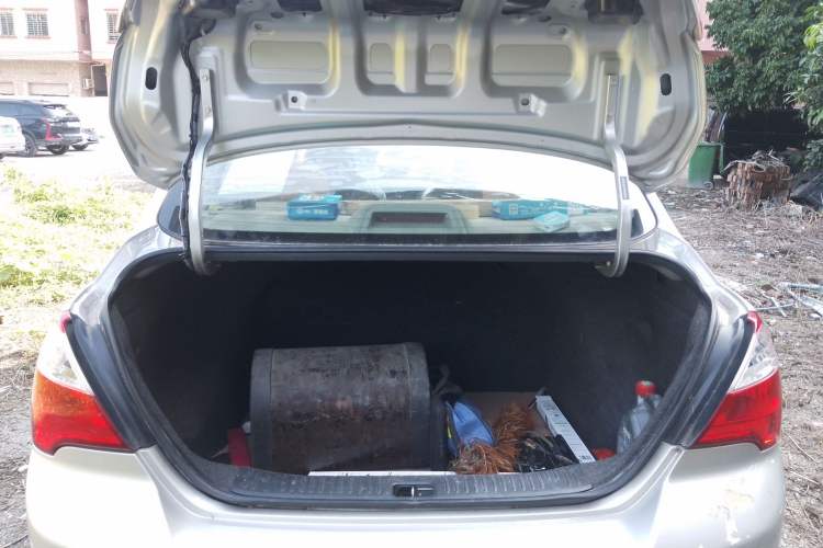 Used Venucia D50 2015 1.6L Manual Fashion Edition Trunk