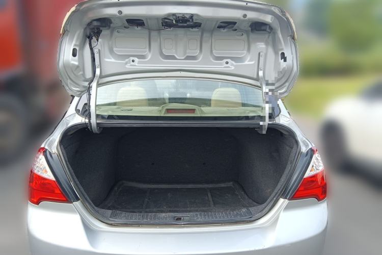 Used Venucia D50 2015 1.6L Manual Fashion Edition Trunk