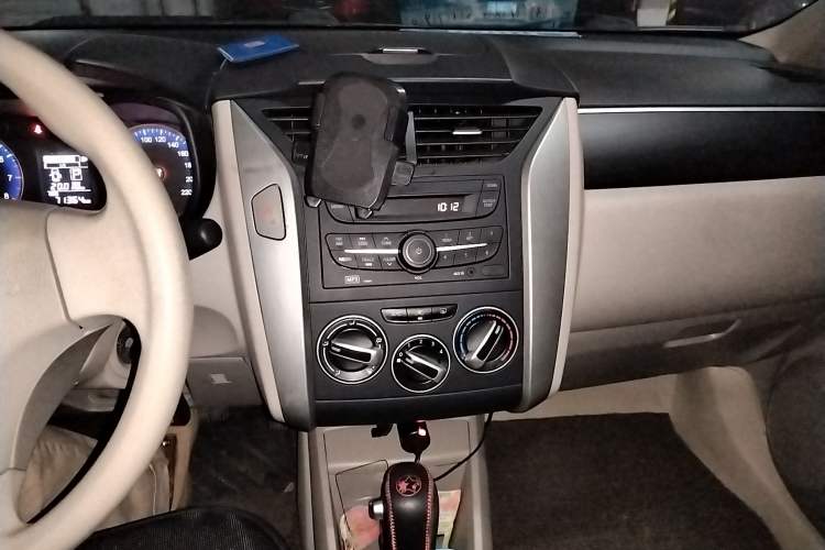 Used Venucia D50 2015 1.6L Automatic Fashion Edition Audio And AC Panel