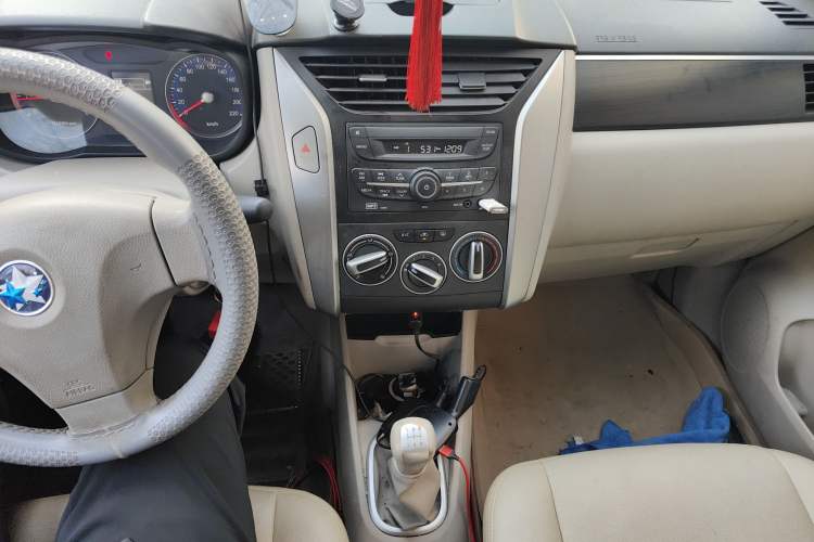 Used Venucia D50 2015 1.6L Manual Fashion Edition Audio And AC Panel
