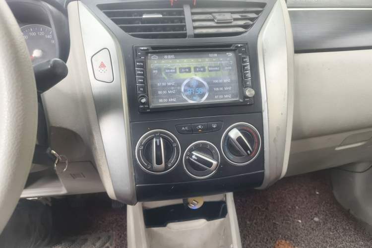 Used Venucia D50 2015 1.6L Manual Fashion Edition Audio And AC Panel