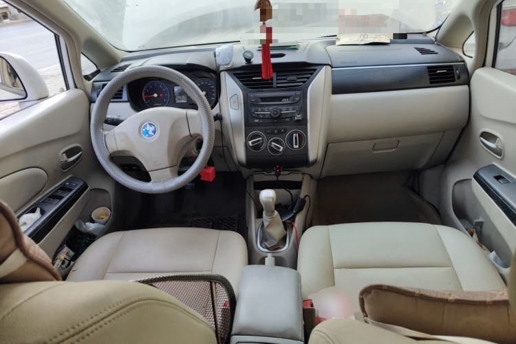 Used Venucia D50 2015 1.6L Manual Fashion Edition Center Console