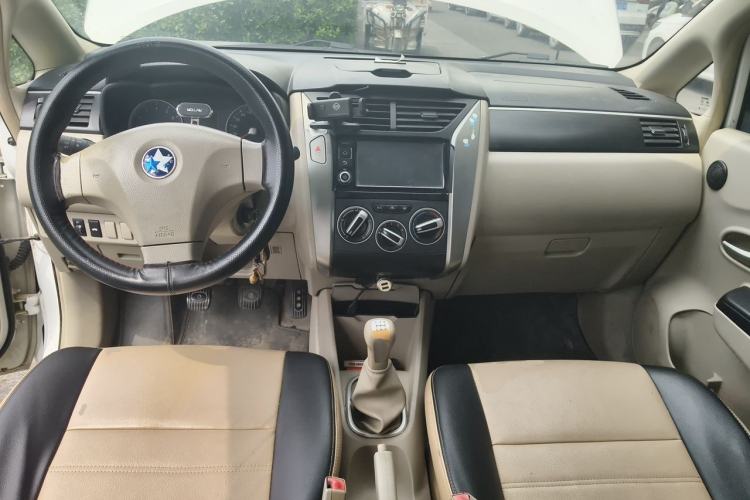 Used Venucia D50 2015 1.6L Manual Fashion Edition Center Console