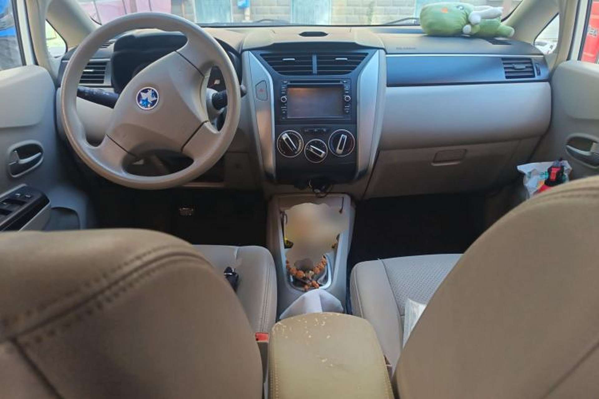 Used Venucia D50 2015 1.6L Manual Fashion Edition Center Console