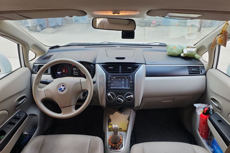 Used Venucia D50 2015 1.6L Manual Fashion Edition Center Console