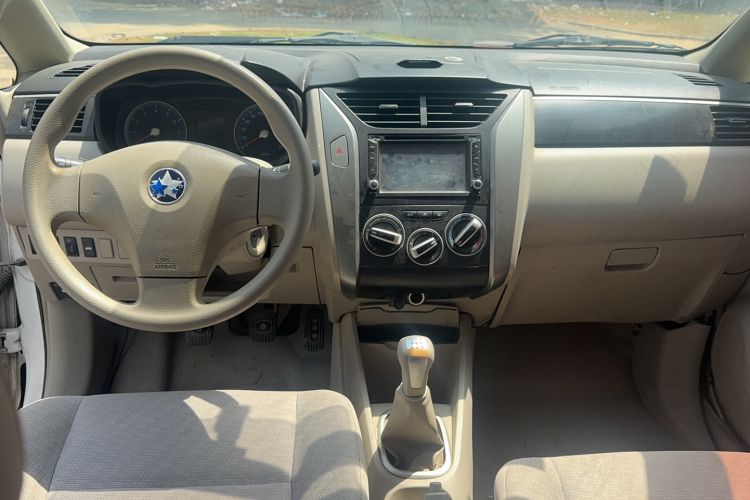 Used Venucia D50 2015 1.6L Manual Fashion Edition Center Console
