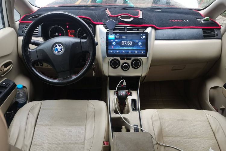 Used Venucia D50 2015 1.6L Manual Fashion Edition Center Console