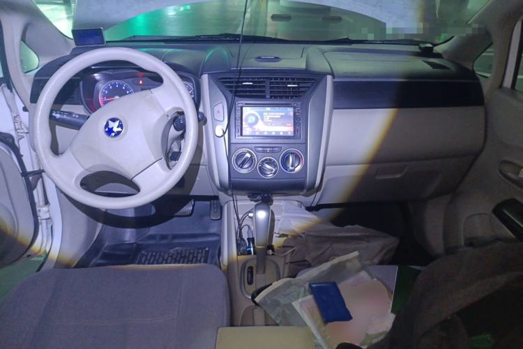 Used Venucia D50 2015 1.6L Automatic Fashion Edition Center Console