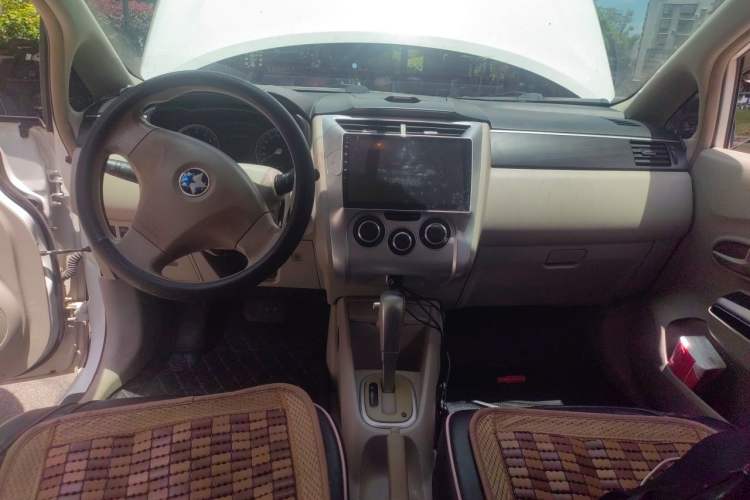 Used Venucia D50 2015 1.6L Automatic Fashion Edition Center Console