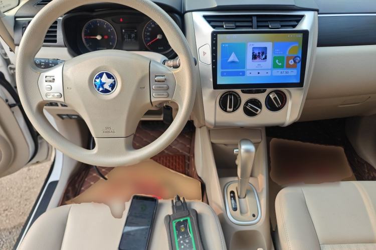 Used Venucia D50 2015 1.6L Automatic Luxury Edition Center Console
