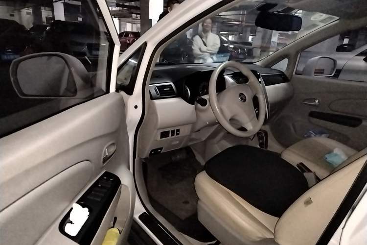 Used Venucia D50 2015 1.6L Automatic Fashion Edition Driver Seat