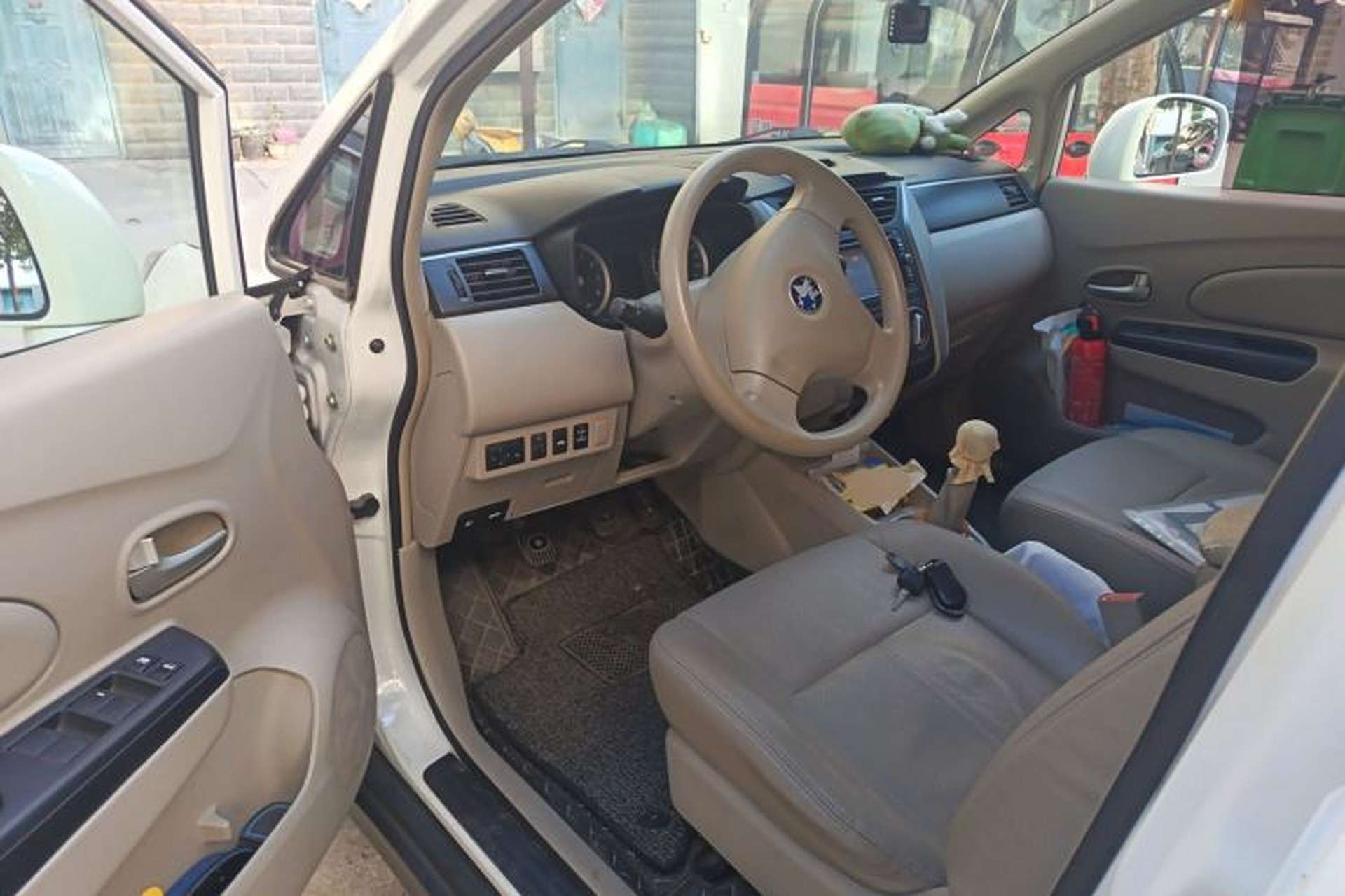 Used Venucia D50 2015 1.6L Manual Fashion Edition Driver Seat