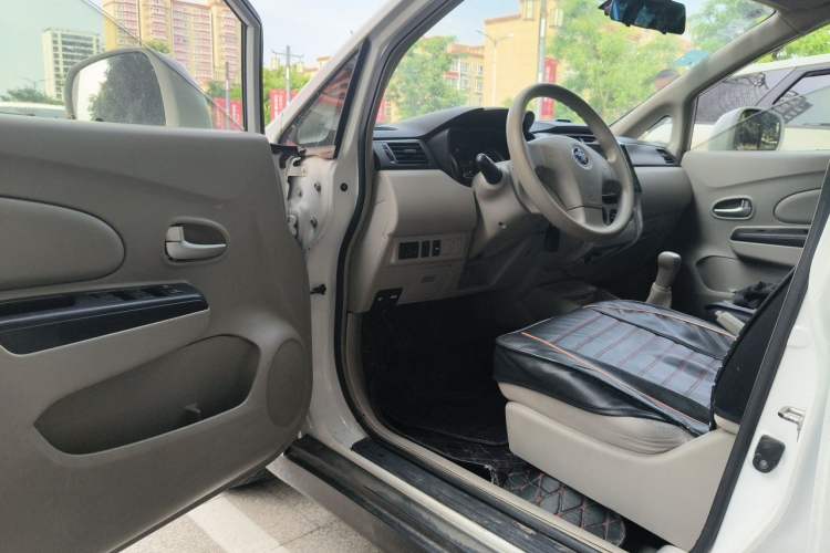 Used Venucia D50 2015 1.6L Manual Fashion Edition Driver Seat