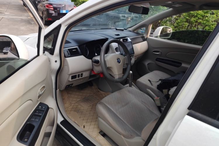 Used Venucia D50 2015 1.6L Automatic Fashion Edition Driver Seat