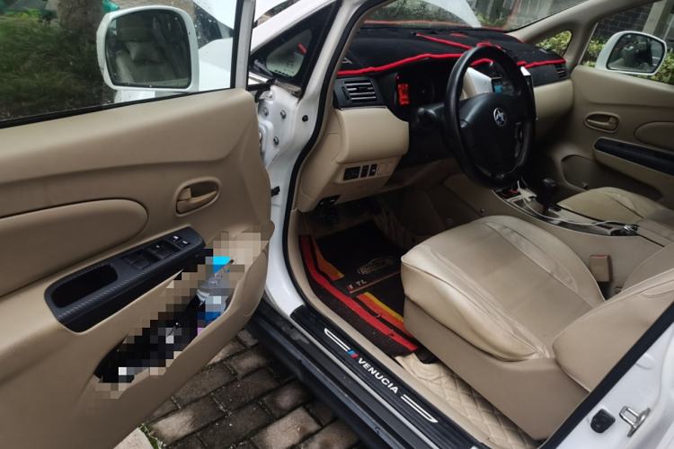 Used Venucia D50 2015 1.6L Manual Fashion Edition Driver Seat