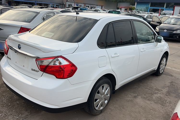 Used Venucia D50 2015 1.6L Manual Fashion Edition Exterior 3