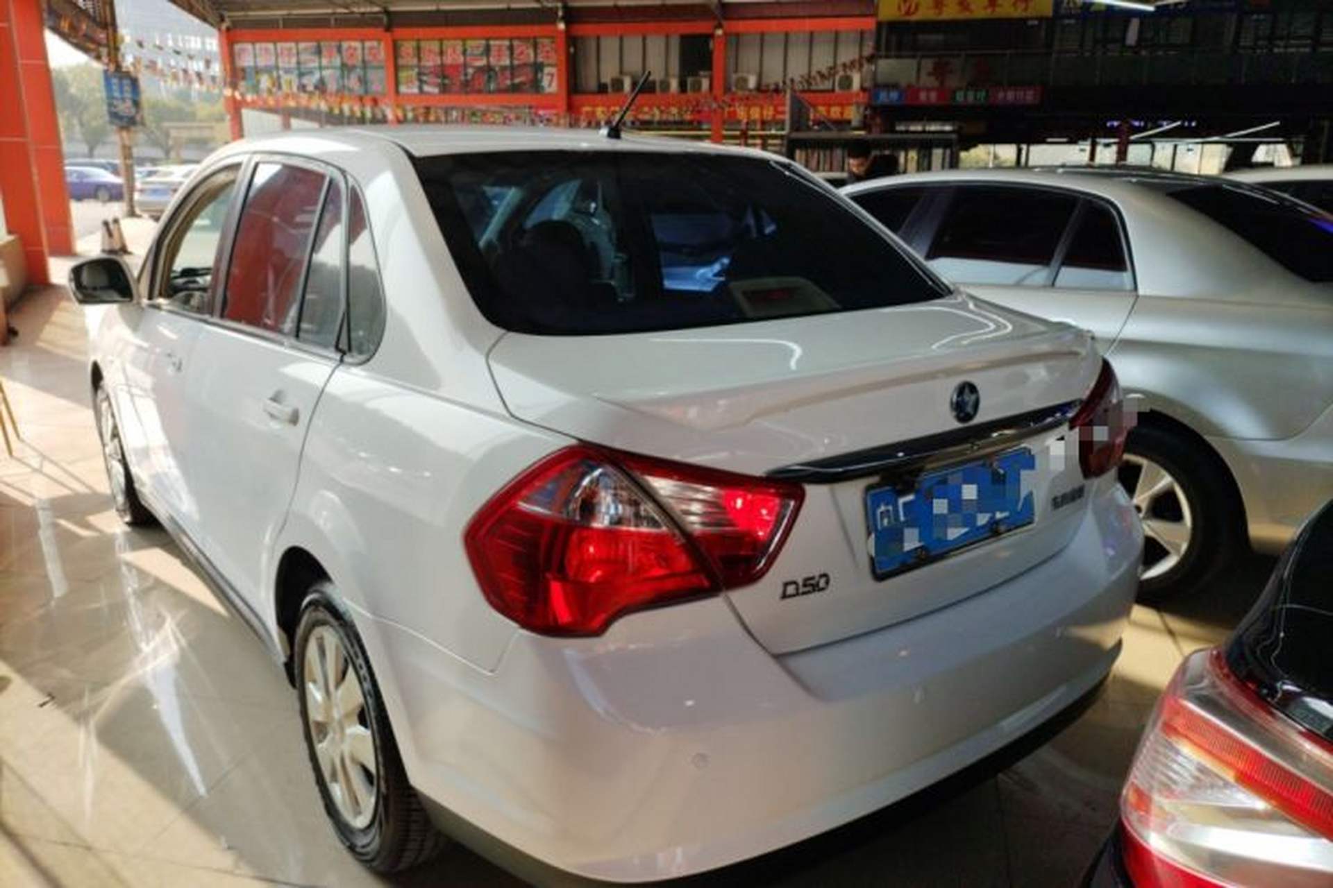 Used Venucia D50 2015 1.6L Automatic Fashion Edition Exterior 3