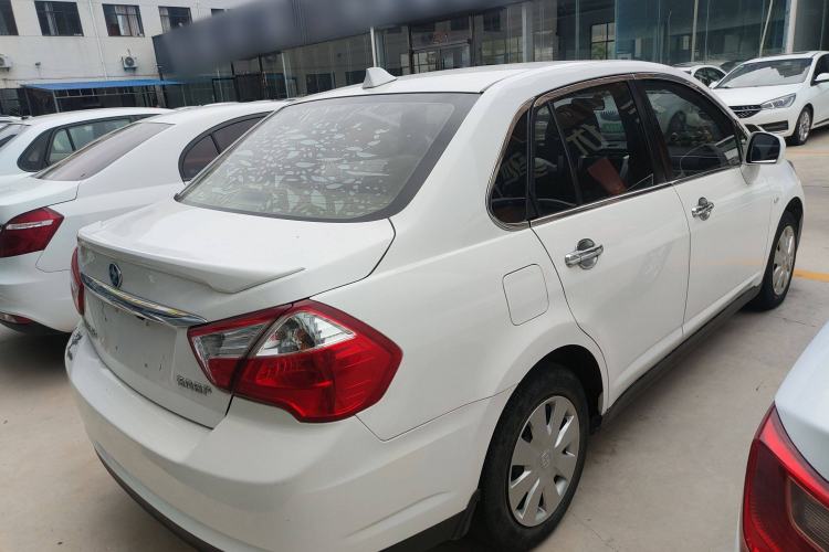 Used Venucia D50 2015 1.6L Manual Fashion Edition Exterior 3