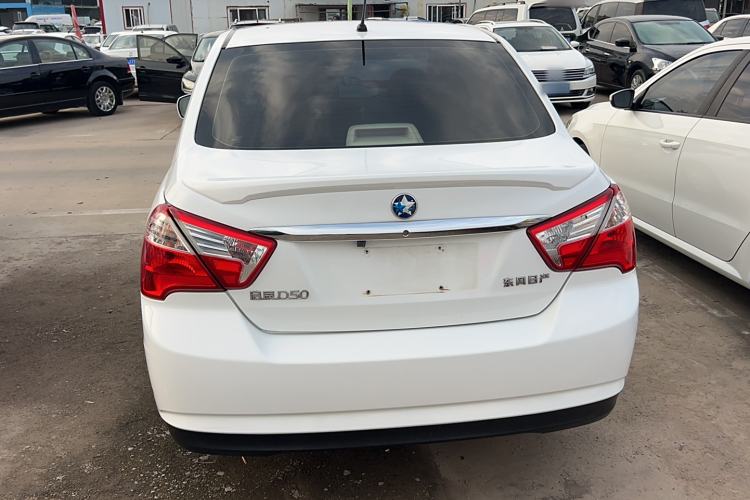 Used Venucia D50 2015 1.6L Manual Fashion Edition Exterior 4
