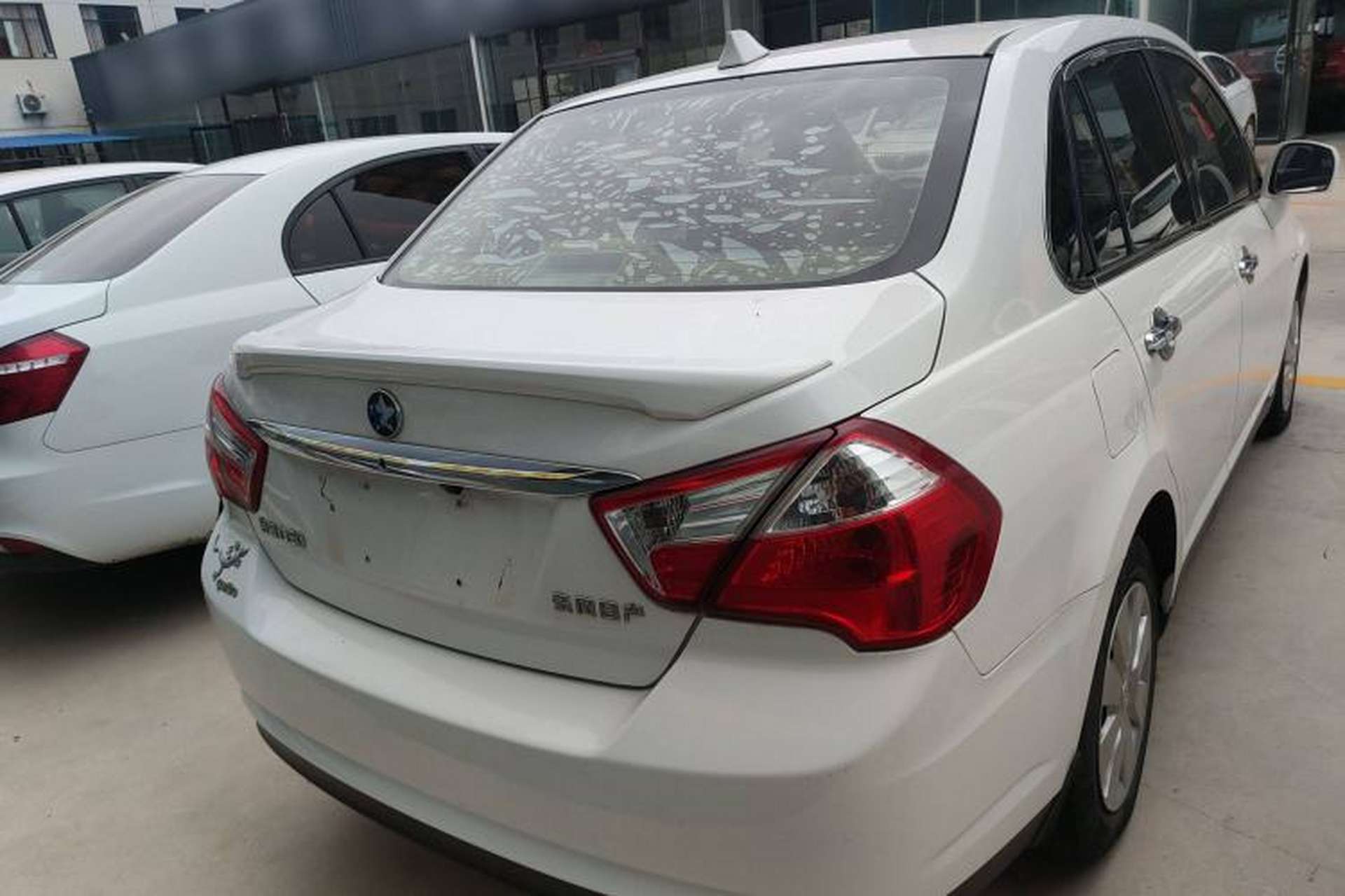 Used Venucia D50 2015 1.6L Manual Fashion Edition Exterior 4