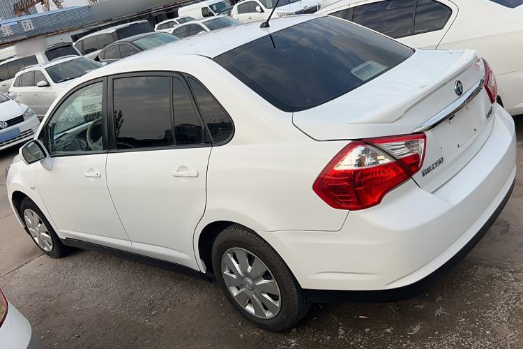 Used Venucia D50 2015 1.6L Manual Fashion Edition Exterior 5