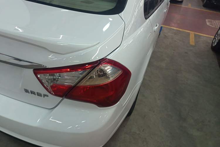 Used Venucia D50 2015 1.6L Automatic Fashion Edition Exterior 6
