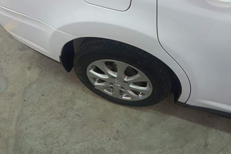 Used Venucia D50 2015 1.6L Automatic Fashion Edition Exterior 8