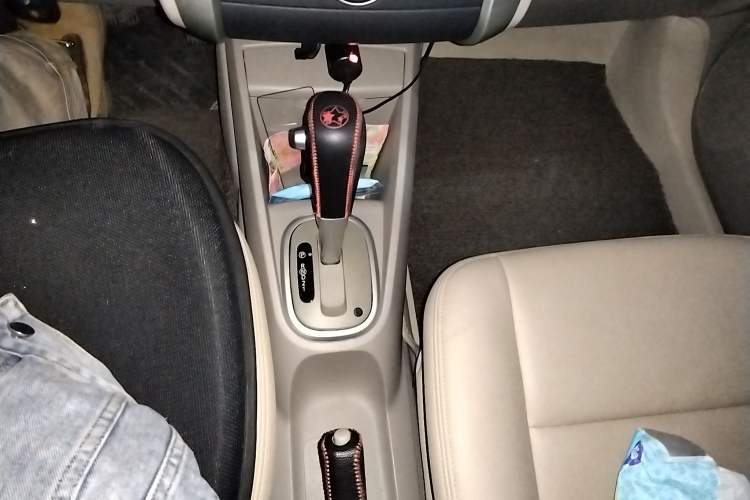 Used Venucia D50 2015 1.6L Automatic Fashion Edition Gear Lever