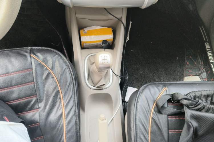 Used Venucia D50 2015 1.6L Manual Fashion Edition Gear Lever