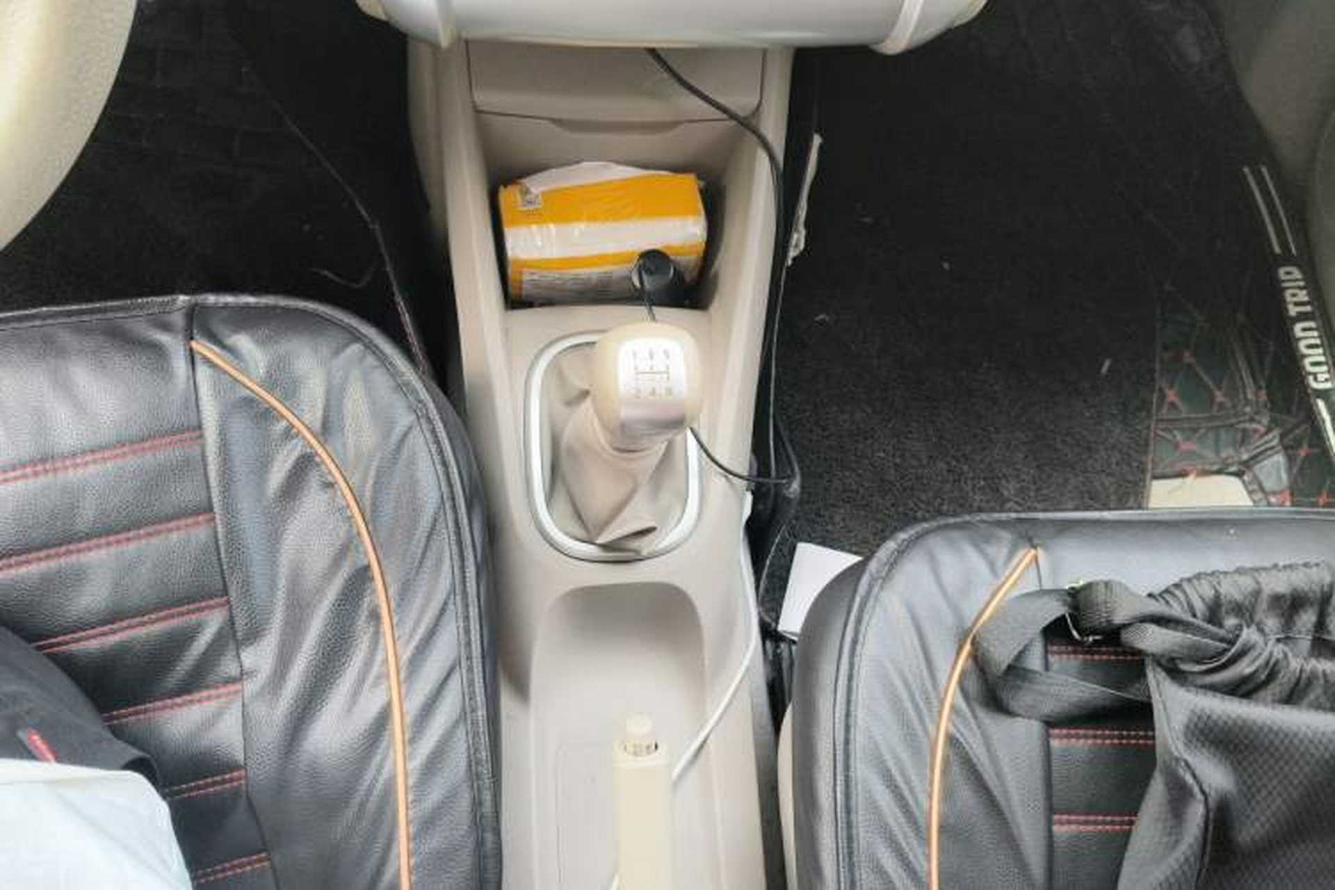 Used Venucia D50 2015 1.6L Manual Fashion Edition Gear Lever