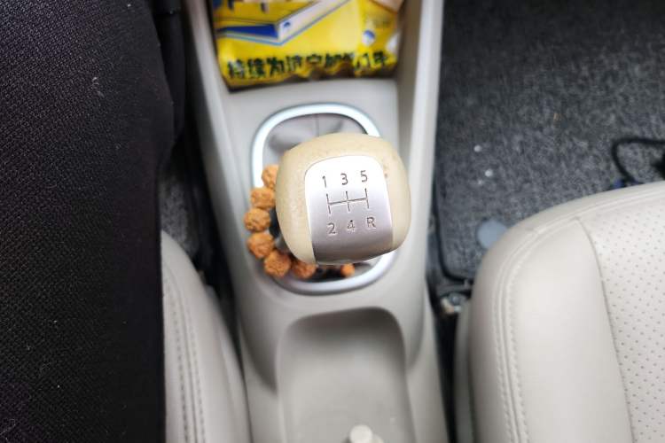 Used Venucia D50 2015 1.6L Manual Fashion Edition Gear Lever