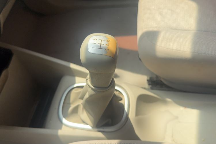 Used Venucia D50 2015 1.6L Manual Fashion Edition Gear Lever