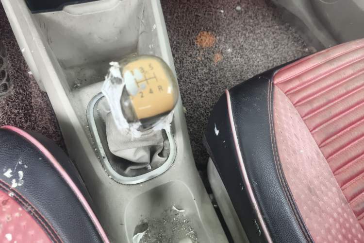 Used Venucia D50 2015 1.6L Manual Fashion Edition Gear Lever