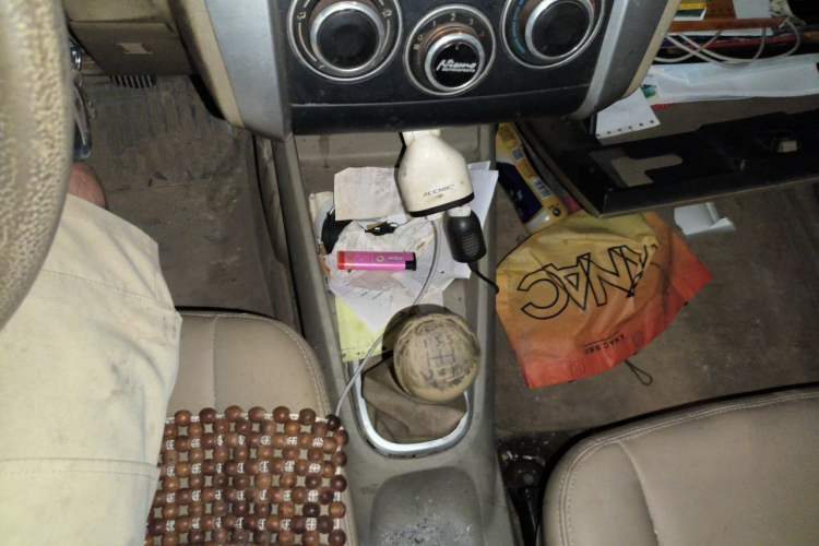 Used Venucia D50 2015 1.6L Manual Fashion Edition Gear Lever