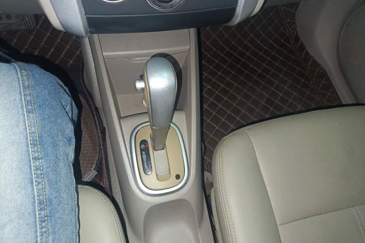 Used Venucia D50 2015 1.6L Automatic Fashion Edition Gear Lever