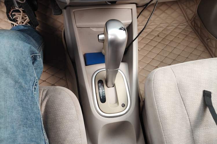 Used Venucia D50 2015 1.6L Automatic Fashion Edition Gear Lever