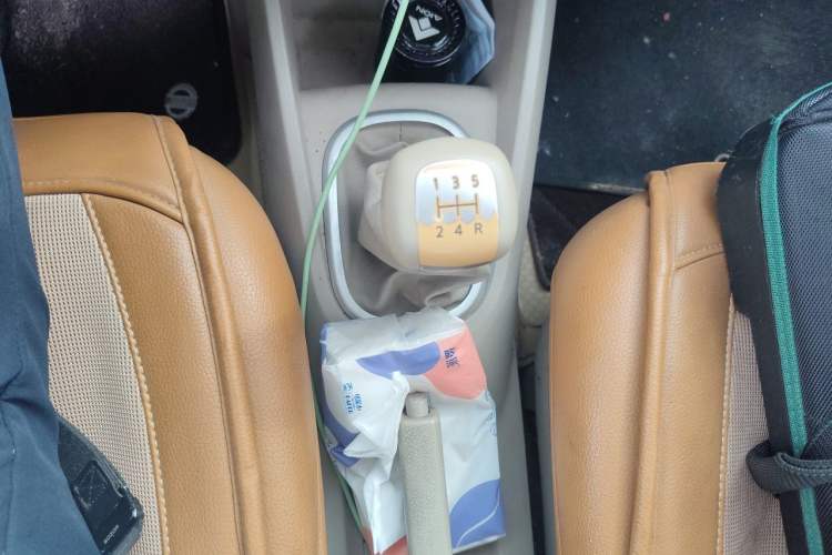 Used Venucia D50 2015 1.6L Manual Luxury Edition Gear Lever