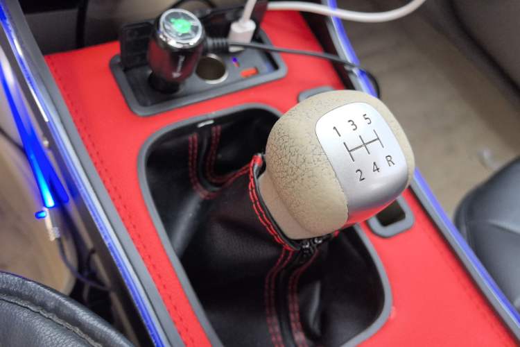 Used Venucia D50 2015 1.6L Manual Fashion Edition Gear Lever