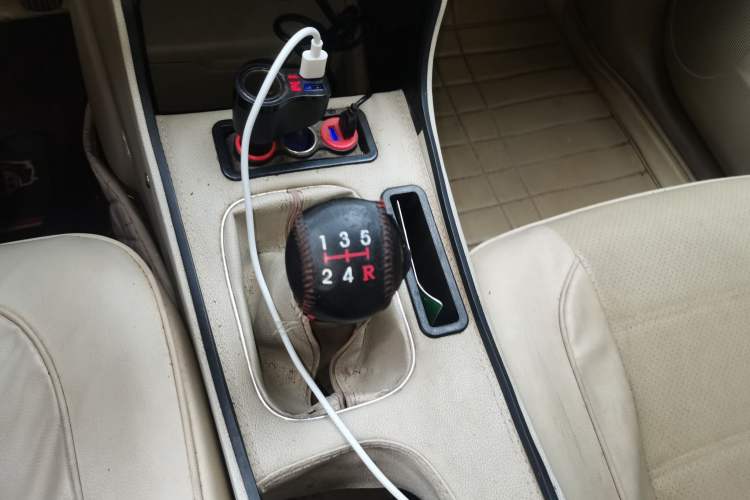 Used Venucia D50 2015 1.6L Manual Fashion Edition Gear Lever