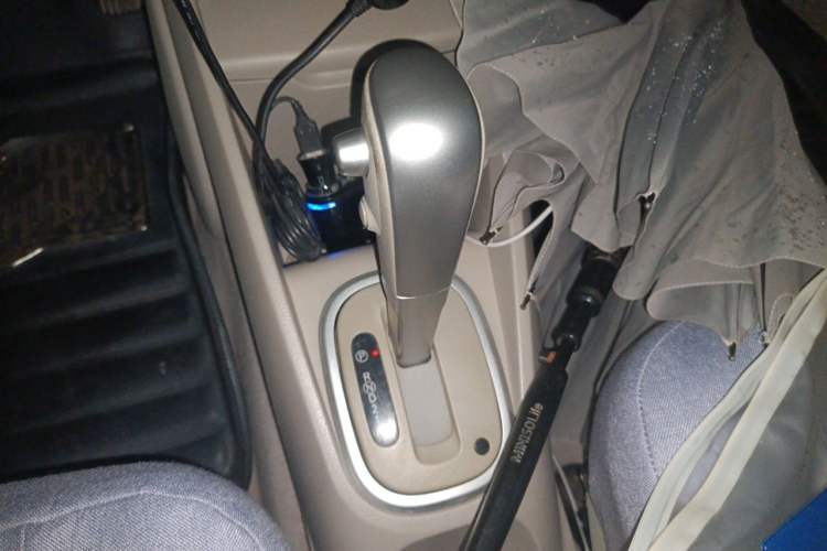 Used Venucia D50 2015 1.6L Automatic Fashion Edition Gear Lever
