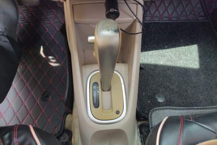 Used Venucia D50 2015 1.6L Automatic Fashion Edition Gear Lever