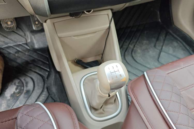 Used Venucia D50 2015 1.6L Manual Fashion Edition Gear Lever