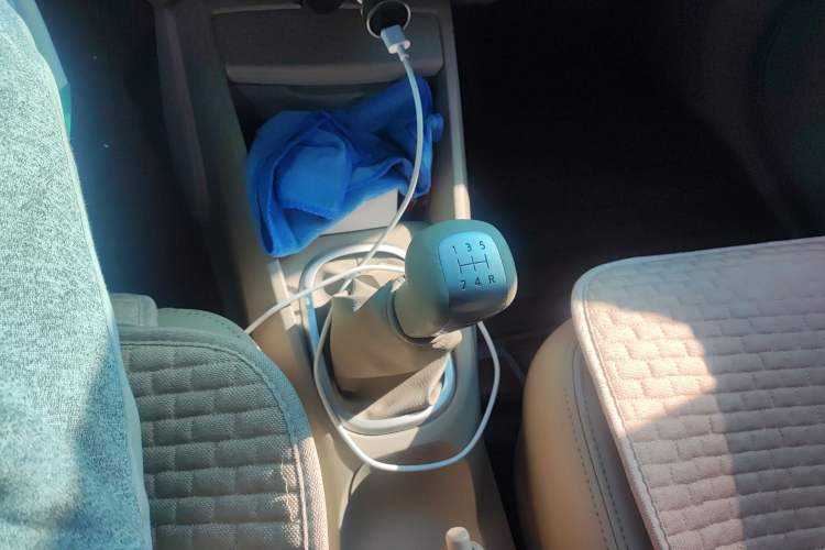 Used Venucia D50 2015 1.6L Manual Fashion Edition Gear Lever