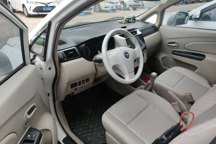 Used Venucia D50 2015 1.6L Manual Fashion Edition Interior 2