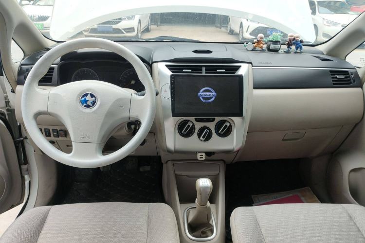 Used Venucia D50 2015 1.6L Manual Fashion Edition Interior 3