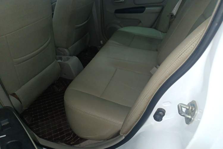 Used Venucia D50 2015 1.6L Automatic Fashion Edition Interior 4