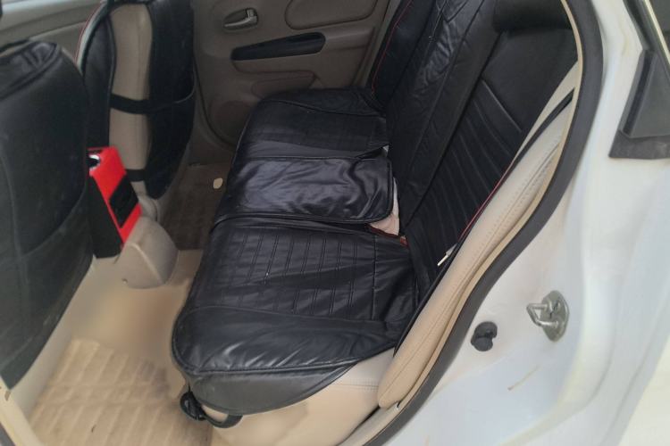 Used Venucia D50 2015 1.6L Manual Fashion Edition Interior 4